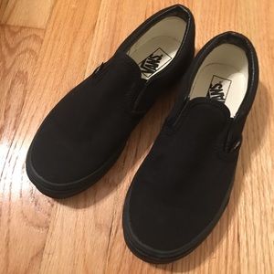 KIDS all black slip on Vans
